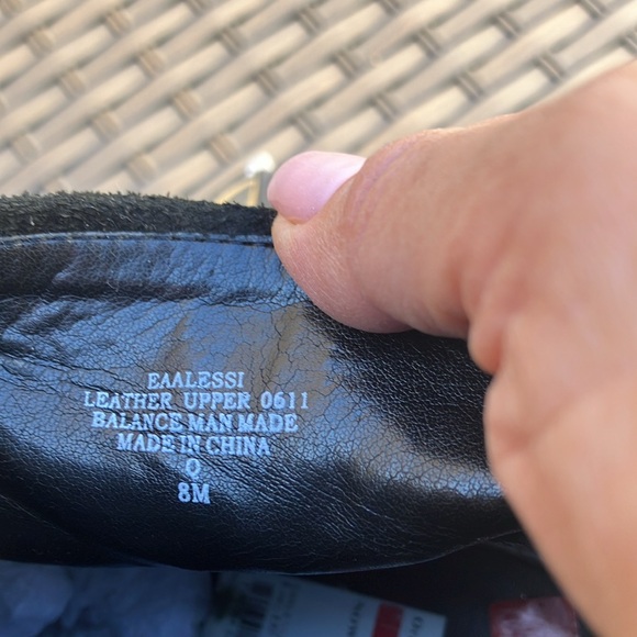 Enzo Angiolini suede boots/w side zippers, small rubber platform. Comfortable! - Picture 4 of 11